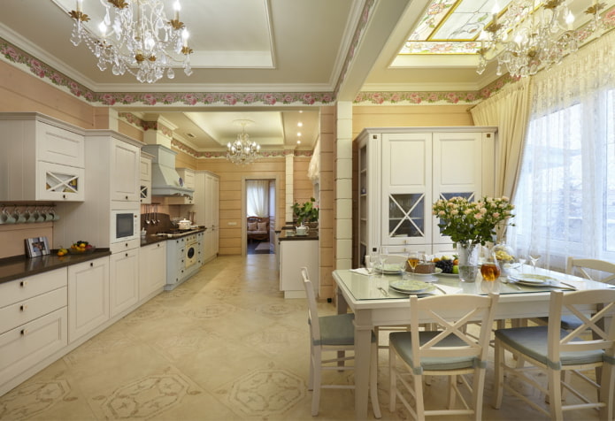 Küche im provenzalischen Stil in einem Privathaus