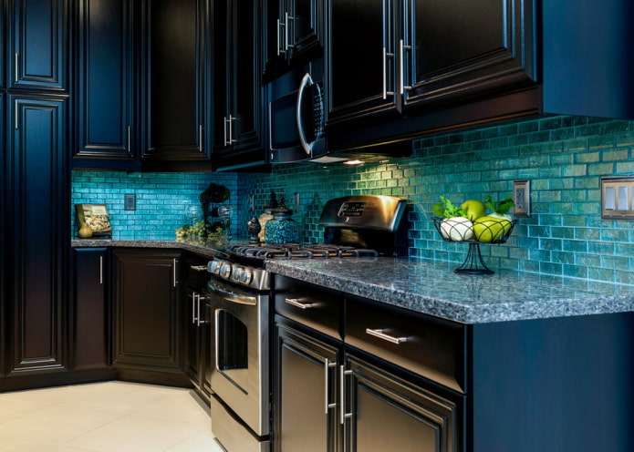 schwarz-blaue Küche