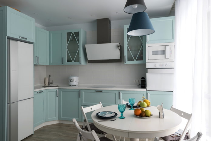 Farbgestaltung der Küche in Form eines Winkels