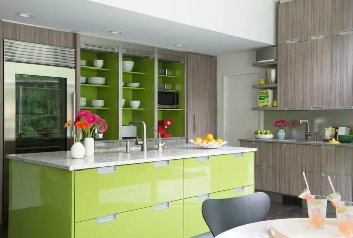 кухињски ентеријер у сиво-светло зеленим тоновима
