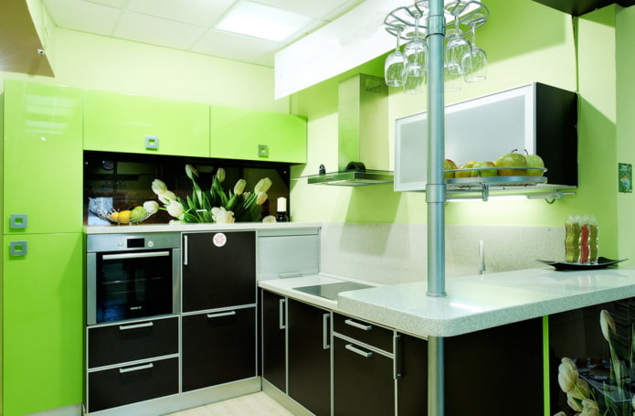 konyha belső fekete és világos zöld színben