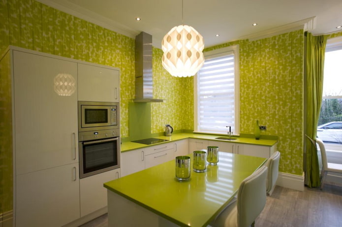 világítás és dekoráció a konyha belsejében, világos zöld színben