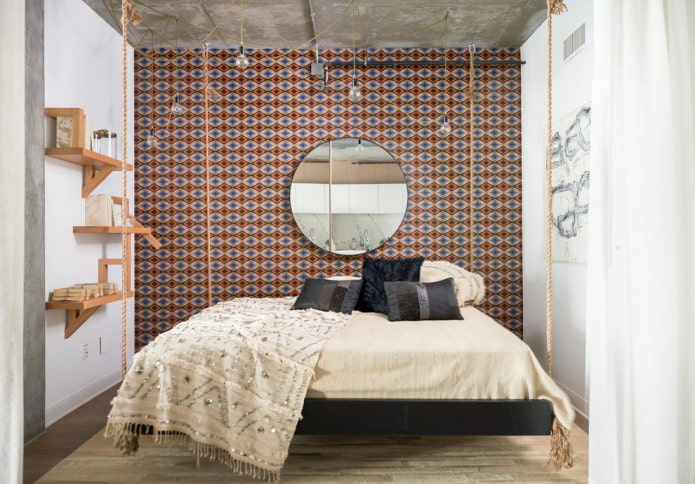 Textilien und Dekor im Inneren des Schlafzimmers im Industriestil