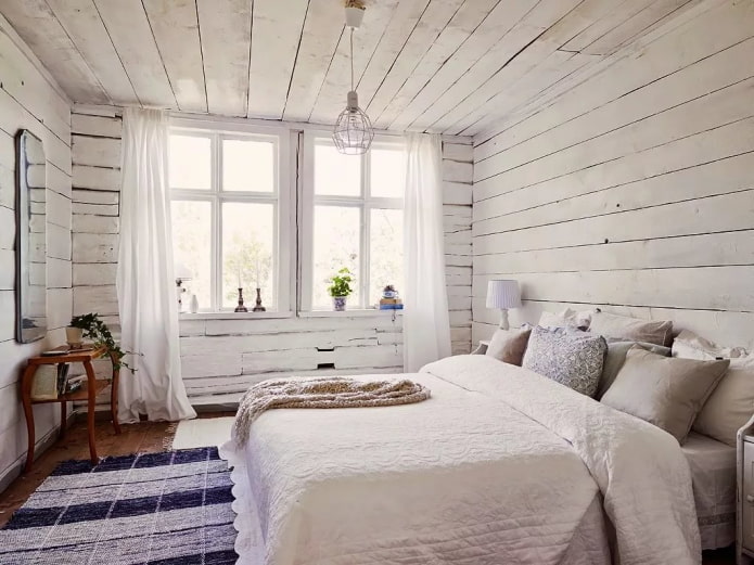 skandinavisches Schlafzimmer im Inneren eines Holzhauses