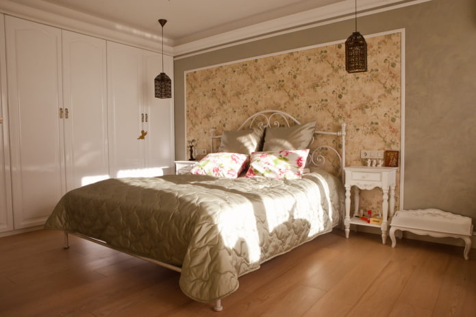 Dekoration des Schlafzimmers im provenzalischen Stil
