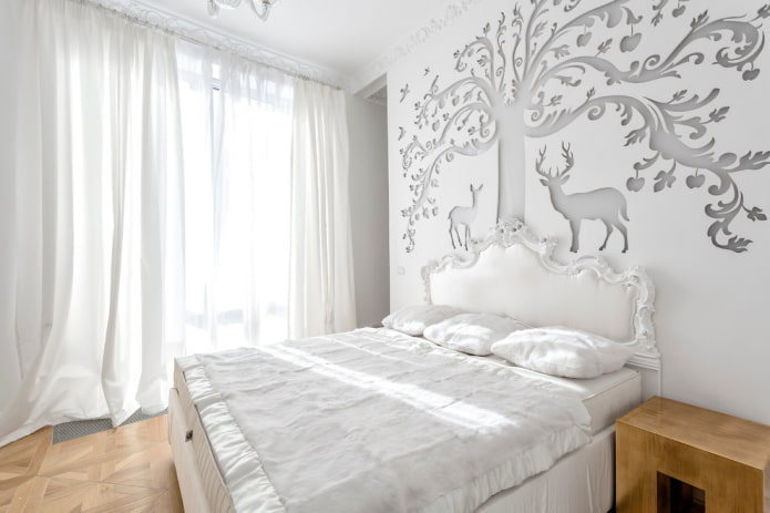 Textilien und Dekor im Schlafzimmer in weißen Farben