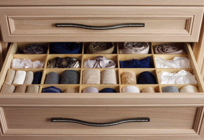 Drawer with dividers