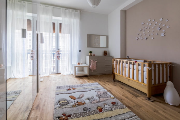 Dekoration und Textilien im Inneren des Kinderzimmers für das Kind
