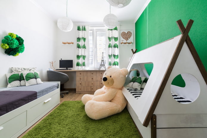 Kinderzimmer mit zwei verschiedenen Betten