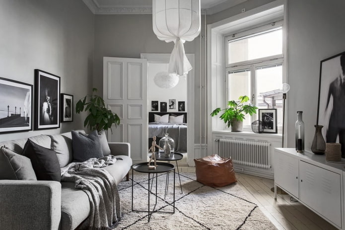 унутрашњост сиве дневне собе у скандинавском стилу