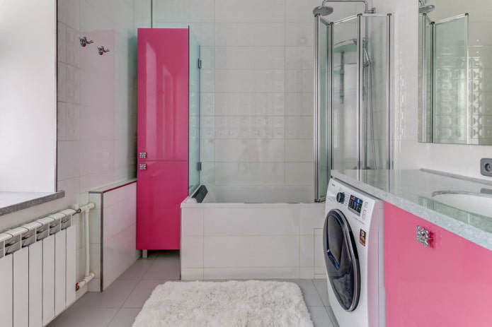 дизајн купатила са ружичастим фронтовима намештаја