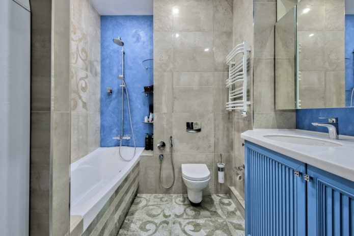 blau-graues Badezimmer