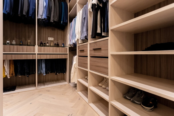 interior arrangement of the wardrobe