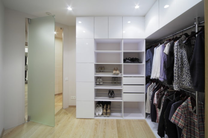 corner wardrobe layout