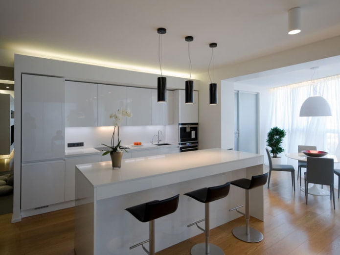 konyha kialakítása loggiával kombinálva a minimalizmus stílusában