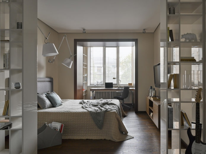 Anordnung der Möbel im Schlafzimmer kombiniert mit einer Loggia