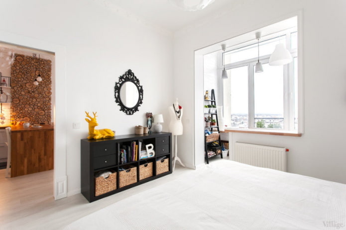 Schlafzimmer mit Balkon im skandinavischen Stil