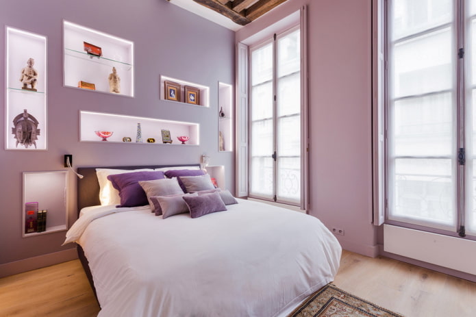 shades of lilac in the bedroom interior