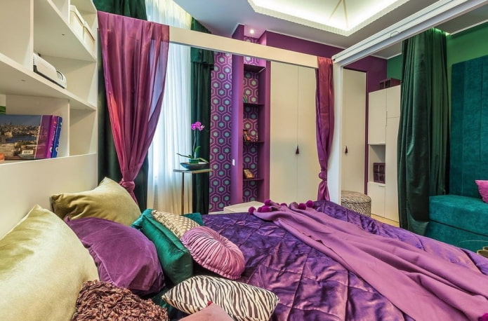 ภายในห้องนอนสีเขียวม่วง lil