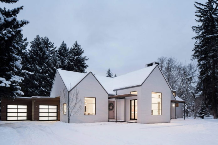 weißes Haus im skandinavischen Stil