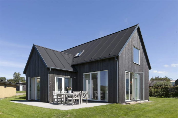graues Haus im skandinavischen Stil