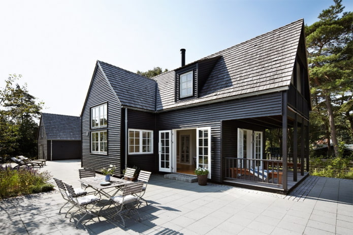 врата и прозори у кући у скандинавском стилу