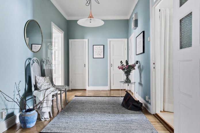 decor and lighting in the corridor in the Scandinavian style
