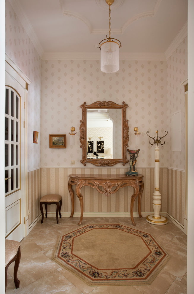 furnishing the corridor in the classic style