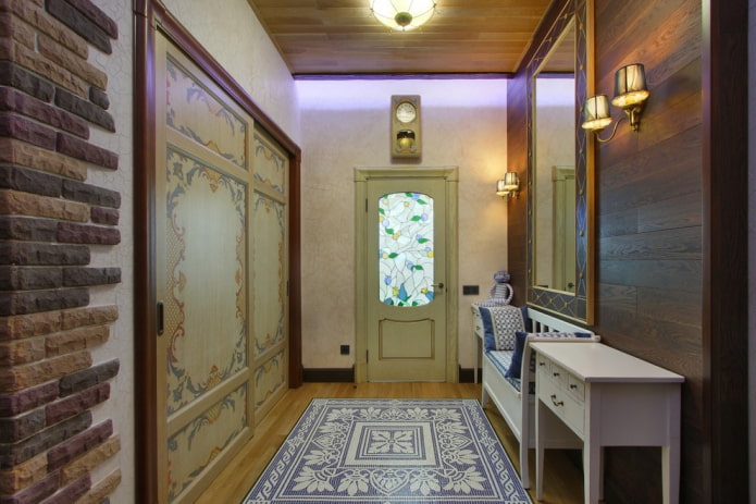 decoration of the corridor in the style of Provence