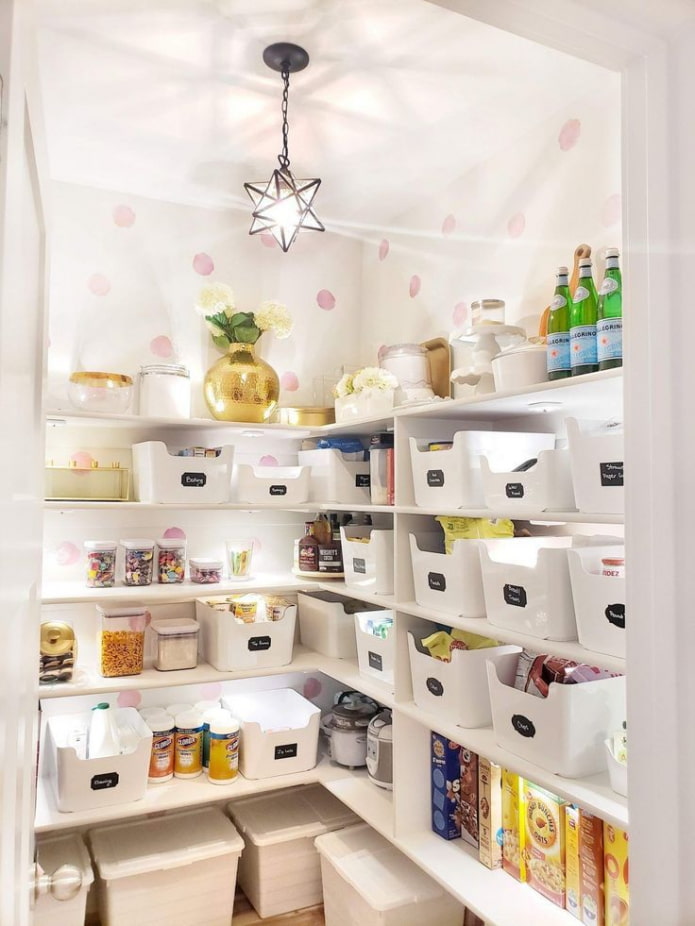 organization of lighting in the pantry
