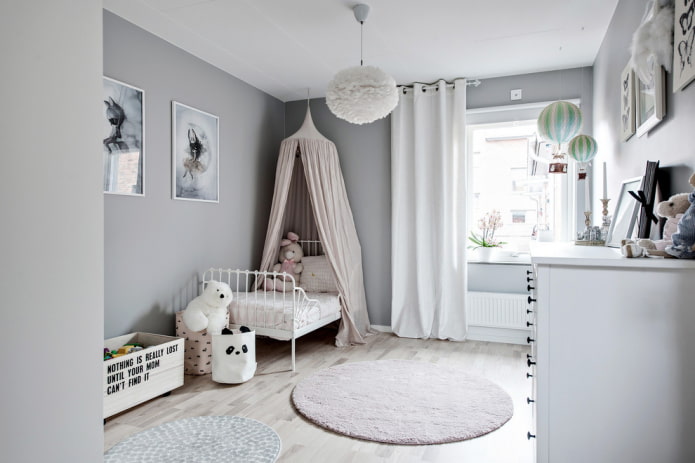 Gestaltung eines weiß-grauen Kinderzimmers