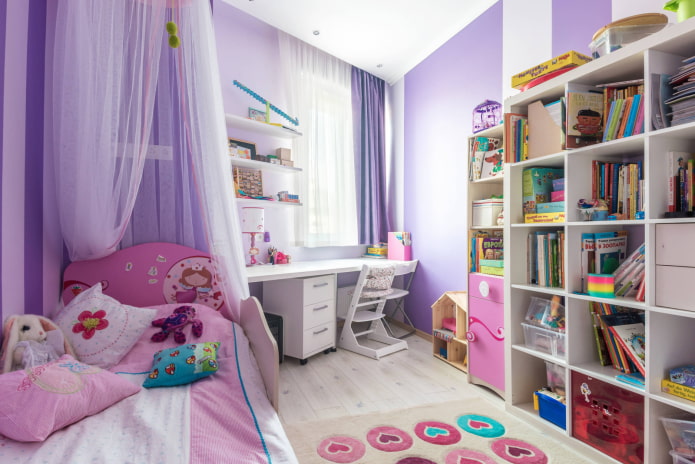 Gyermekszoba lila és rózsaszín árnyalatokban