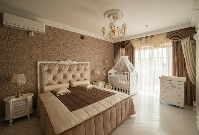 родитељски простор у спаваћој соби у комбинацији са јаслицама