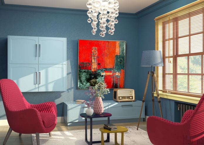 blaues Wohnzimmer mit hellen Akzenten