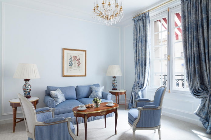 плава дневна соба у класичном стилу