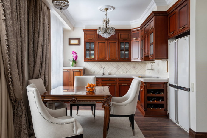 Kitchen-dining room with ceiling moldings