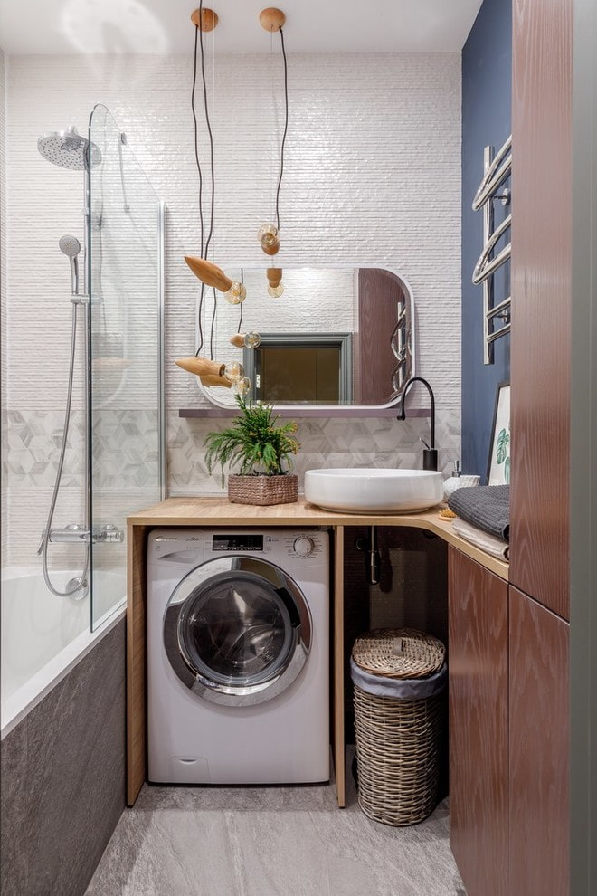 washing machine sa banyo sa Khrushchev apartment
