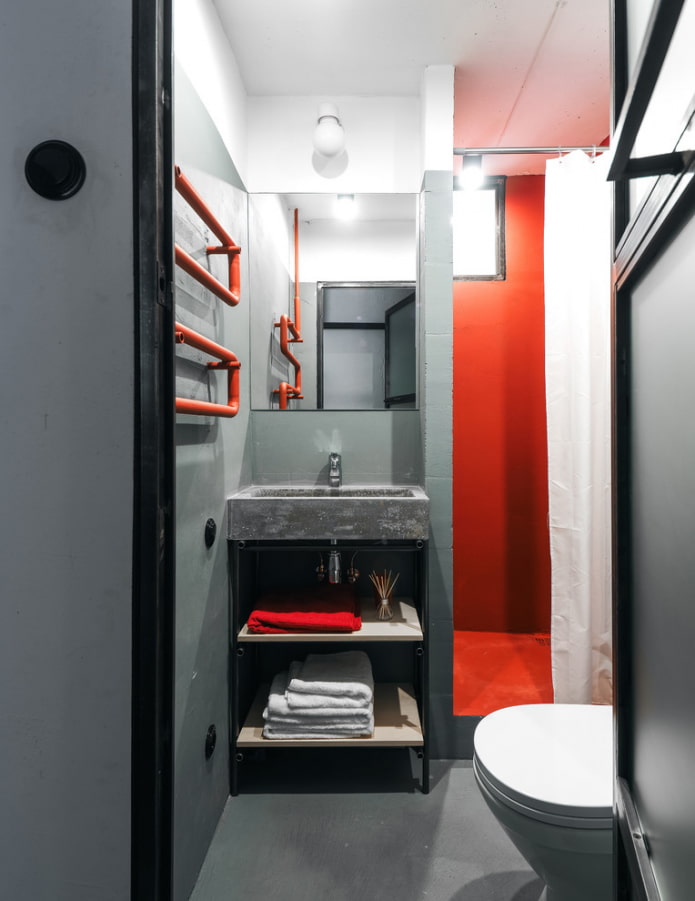 Aufbewahrungssysteme im Badezimmer in der Chruschtschow-Wohnung