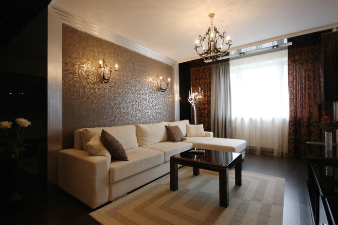 braunes Wohnzimmer im Inneren der Chruschtschow-Wohnung