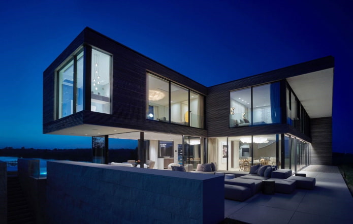 кућа са панорамским прозорима у високотехнолошком стилу