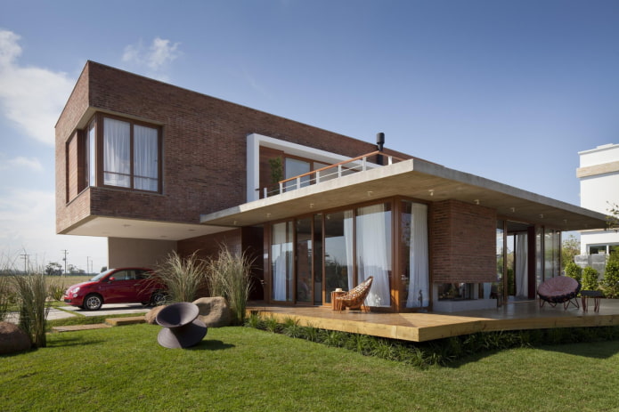 house with a high-tech terrace