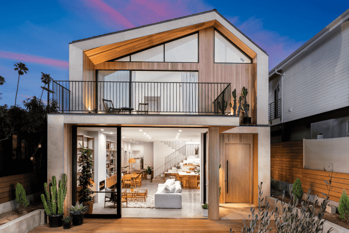 Projekt eines Hauses mit offenem Balkon
