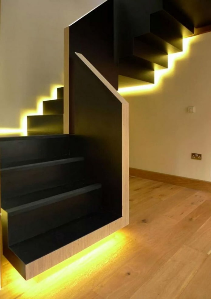 lépcsőház led világítással a házban