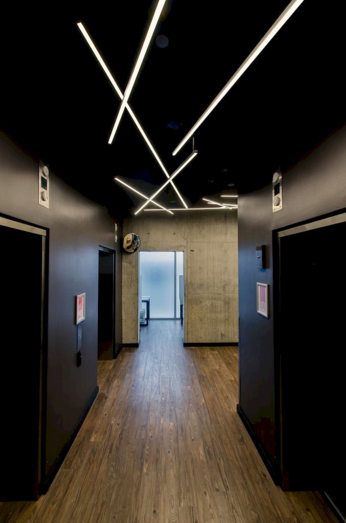 lighting in the interior of the corridor