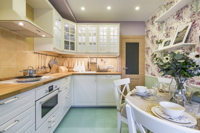 Küche 9 Plätze im Provence-Stil