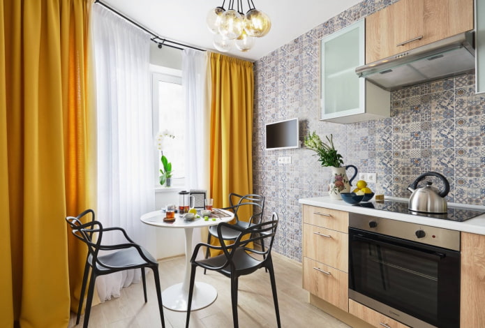 curtains in the kitchen with an area of ​​6 squares
