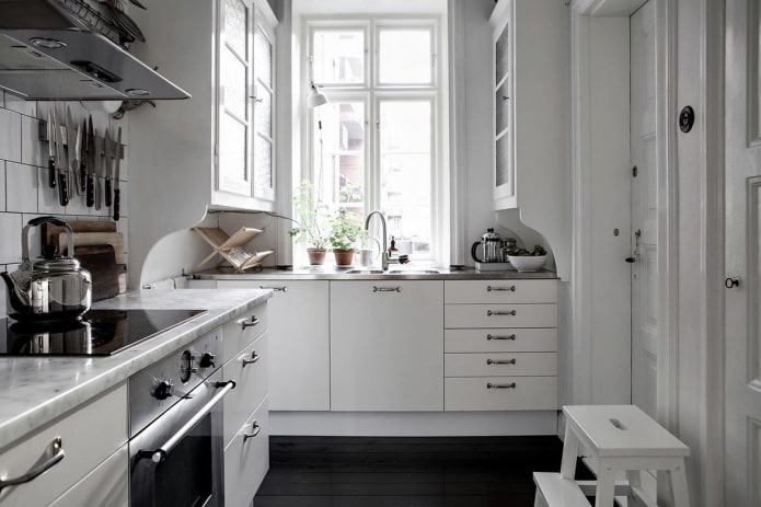 kitchen interior with an area of ​​8 square meters with a window