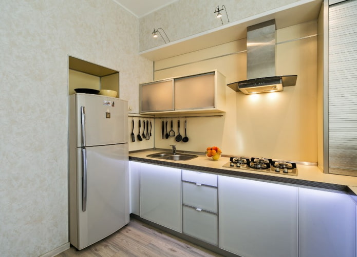 Kühlschrank in der Küche mit einer Fläche von 8 m²