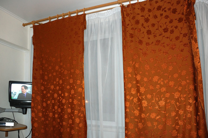 Narrow curtains