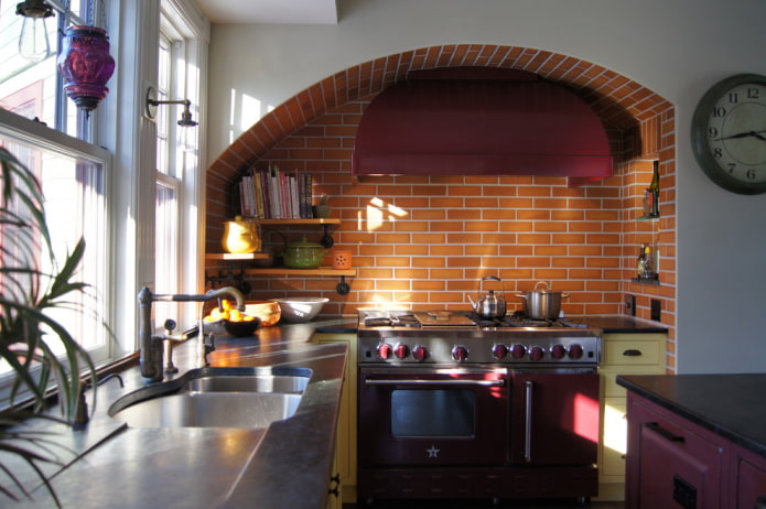 decorative arch in the interior of the kitchen